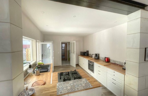 Loches Cottage | Gite Loches, 4 bedrooms, 9 persons