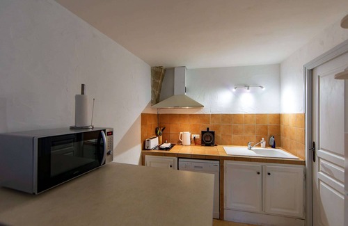 Cabrieres-d'Avignon Apartment | Gite Lou Bancaou classified 2 * in stone property in the village center