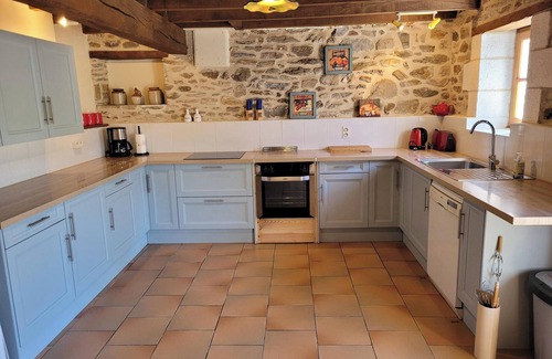 Saint-Saud-Lacoussiere House | "Gite Merlot" -a spacious, comfortable 5-bedroom countryhouse in French Dordogne