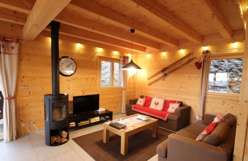 Saint-Jacques-des-Blats Cottage | Gite Saint-Jacques-des-Blats, 3 bedrooms, 8 persons