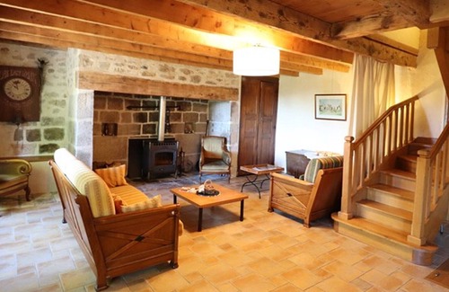 Saint-Jacques-des-Blats Cottage | Gite Saint-Jacques-des-Blats, 3 bedrooms, 6 persons