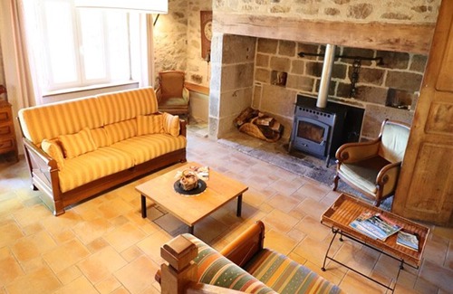 Saint-Jacques-des-Blats Cottage | Gite Saint-Jacques-des-Blats, 3 bedrooms, 6 persons