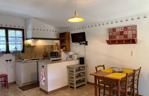 Venasque Apartment | Gîte Studio with Terrace in Venasque