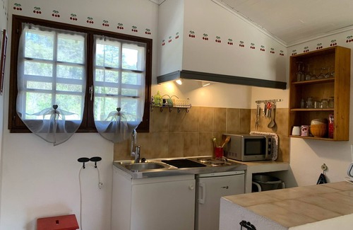 Venasque Apartment | Gîte Studio with Terrace in Venasque