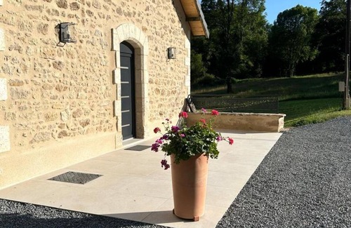 Nantheuil Cottage | Gite Thiviers, 2 bedrooms, 6 persons