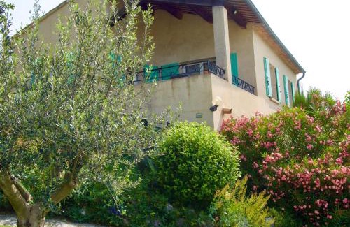 Les Granges-Gontardes House | Gite Villa des Sources