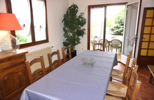 Les Granges-Gontardes House | Gite Villa des Sources