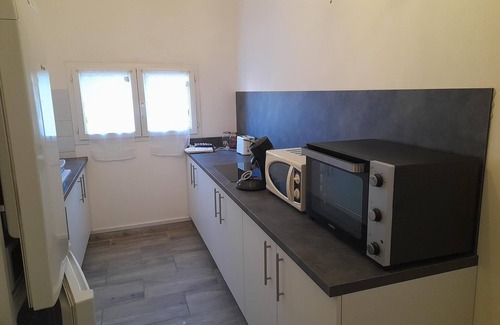 Saint-Cannat House | Gite with swimming pool in the countryside, near Aix-en-Prov, pets welcome.