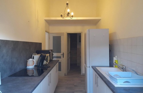 Saint-Cannat House | Gite with swimming pool in the countryside, near Aix-en-Prov, pets welcome.