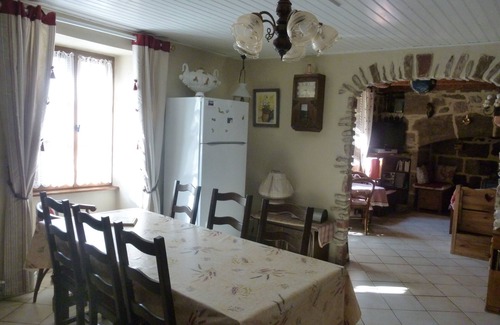 Saint-Jacques-des-Blats House | giteduplombducantal to the guards in Saint-Jacques-Des-Blats