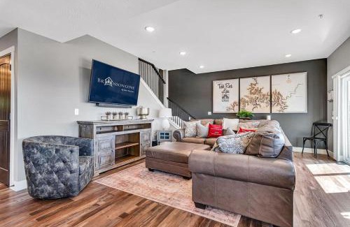 Hollister House | Give Us This Day Chalet