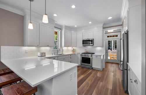 Pacific Beach House | Gizmos Cottage by Seabrook Hospitality