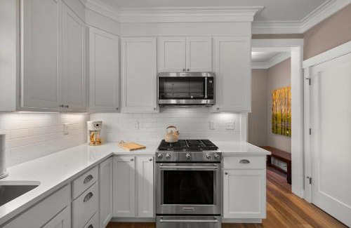 Pacific Beach House | Gizmos Cottage by Seabrook Hospitality