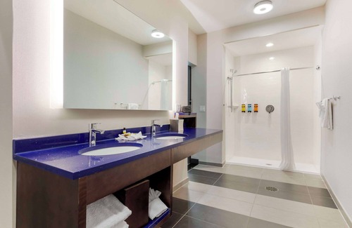 DeSoto Hotel | GLō Best Western Dallas South DeSoto