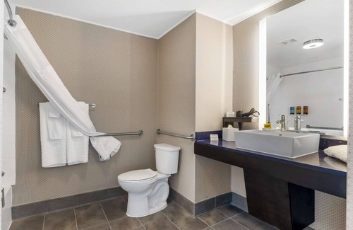 Eden Hotel | Glō Best Western Pooler - Savannah Airport Hotel