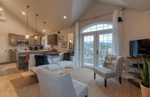 Kalispell House | glacier getaway, family/pet friendly. Charming, peaceful home on 10 acers.