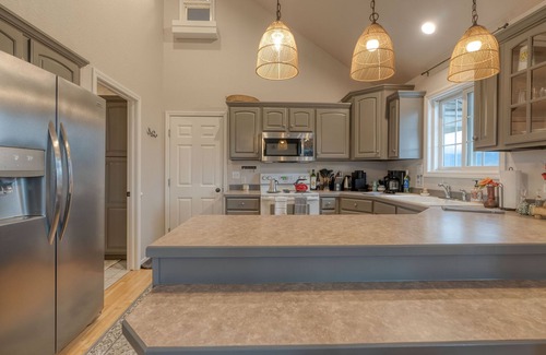 Kalispell House | glacier getaway, family/pet friendly. Charming, peaceful home on 10 acers.