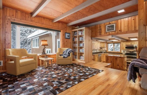 Agpar House | Glacier Snow Fox Lodge - Inside Glacier Park - Creek-front