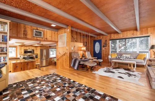 Agpar House | Glacier Snow Fox Lodge - Inside Glacier Park - Creek-front