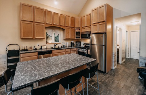 Warnick Cabin | Glacier Springs Cabin #2 - WiFi - BBQ - Game Room