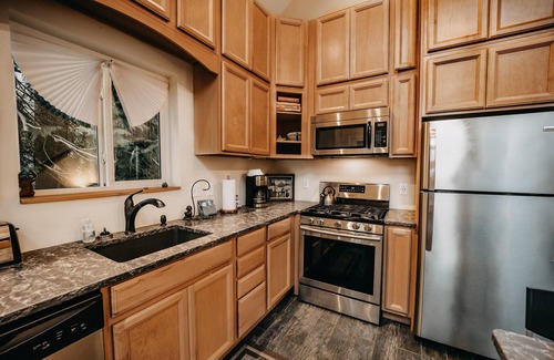 Warnick Cabin | Glacier Springs Cabin #2 - WiFi - BBQ - Game Room