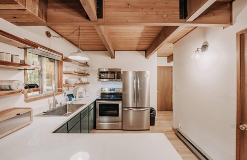 Warnick Cabin | Glacier Springs Cabin #27 - EV Charger - Wi-Fi
