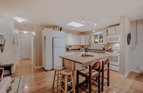 Warnick Cabin | Glacier Springs Cabin #30 - Hot Tub - Wi-Fi - Pets Ok