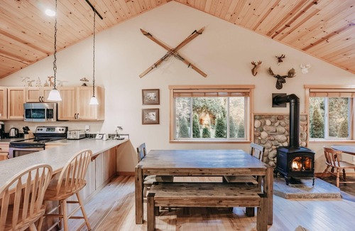 Warnick Cabin | Glacier Springs Cabin 65 - Hot Tub - Wi-Fi