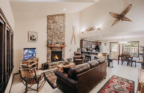 Warnick House | Glacier Springs Cabin #89 - Hot Tub - Wi-Fi - Ac
