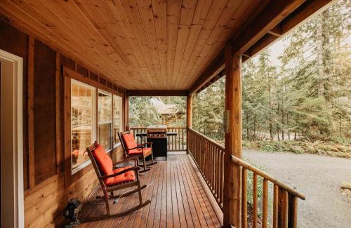 Warnick House | Glacier Springs Cabin 95 - Hot Tub - Wifi