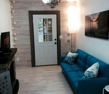 Palisades House | Glacier Tiny House in Irwin, ID