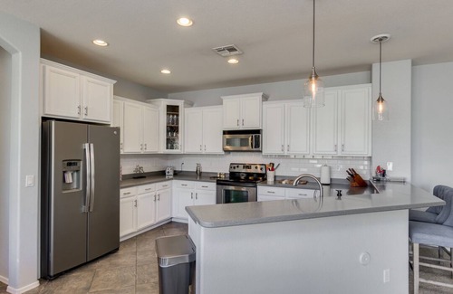 Rovey Farm Estates House | Glad 2 B in Glendale: 4 bedroom, heated pool and fenced yard in Rovey Farms
