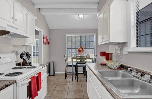 Ellendale House | Glamorous 3BR 2BA Home · Spacious Fenced Backyard