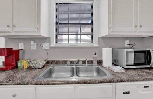 Ellendale House | Glamorous 3BR 2BA Home · Spacious Fenced Backyard