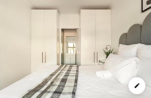 Bloubergstrand Apartment | Glamorous one bedroom