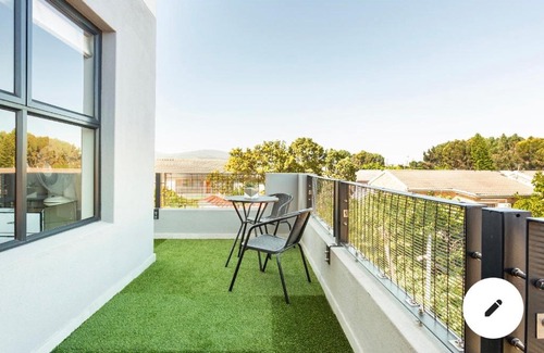 Bloubergstrand Apartment | Glamorous one bedroom