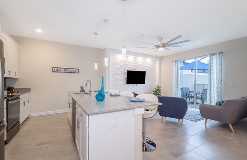 Kissimmee Ski Chalet | Glamorous Townhouse 4Bed/3Bath/Pool/5Min Disney