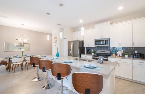 Kissimmee Ski Chalet | Glamorous Townhouse 4Bed/3Bath/Pool/5Min Disney