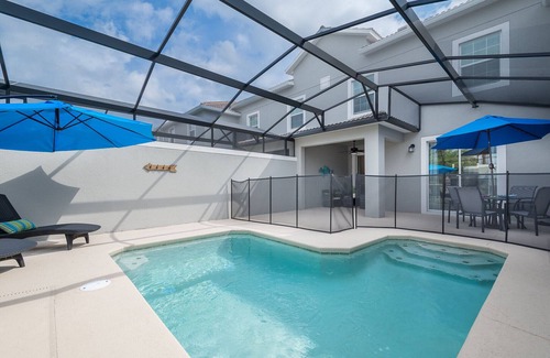 Kissimmee Ski Chalet | Glamorous Townhouse 4Bed/3Bath/Pool/5Min Disney