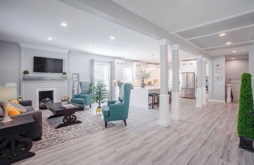 Hyde Park House | Glamorous, Upscale 5B Hyde Park Home w/Patio