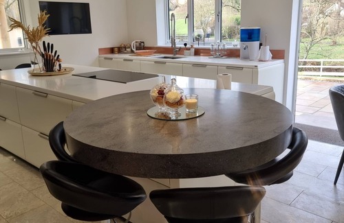 Bremhill House | Glamorous Wiltshire Home and Beautiful Garden - 10 Bedrooms