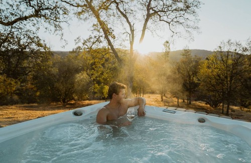 Oakhurst House | Glamour Mountain Getaway by Casa Oso With Hot Tub