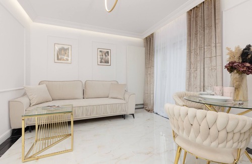 Praga Poludnie Apartment | Glamour Studio by Renters Prestige