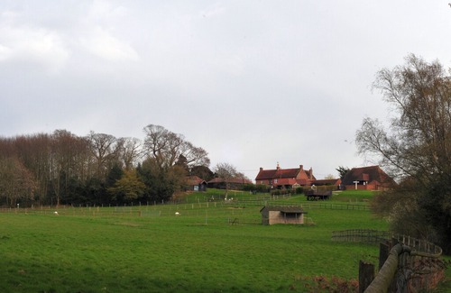 Hailsham Cabin | Glamping 1-Bed Cottage in Hellingly in Hellingly