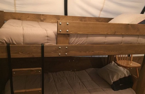 Jamestown Apartment | Glamping Back in Time