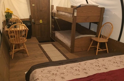Jamestown Apartment | Glamping Back in Time
