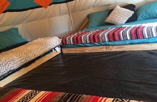 Jamestown House | Glamping Back in Time