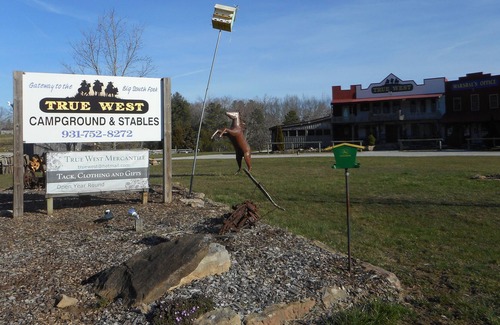 Jamestown House | Glamping Back in Time