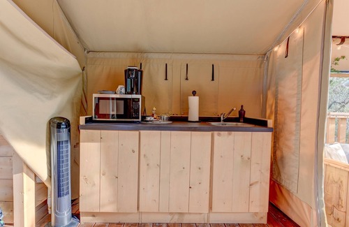 Johnson City RV Rental | Glamping Getaway with AC on Winery in Hill Country