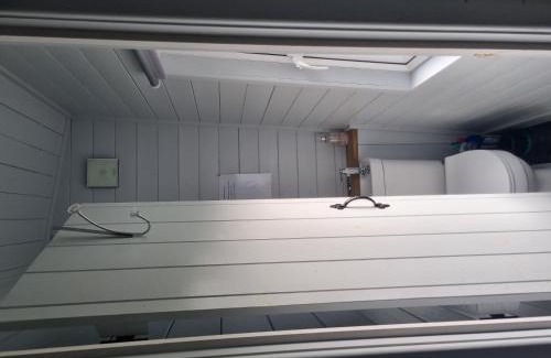 Llanfair Caereinion House | Glamping Hut - Riverview 3
